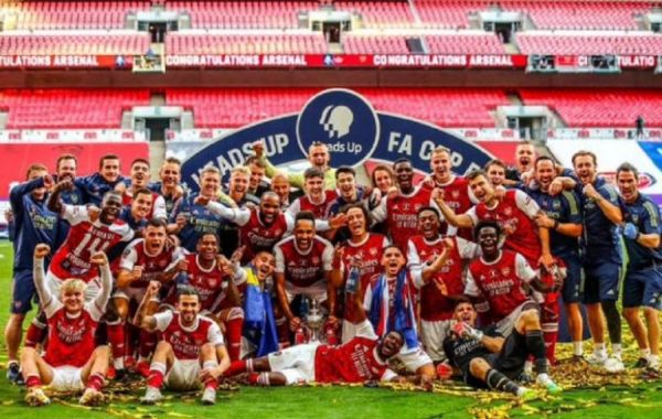 Κύπελλο Αγγλίας : Το γλέντι στα αποδυτήρια της Άρσεναλ για το τρόπαιο