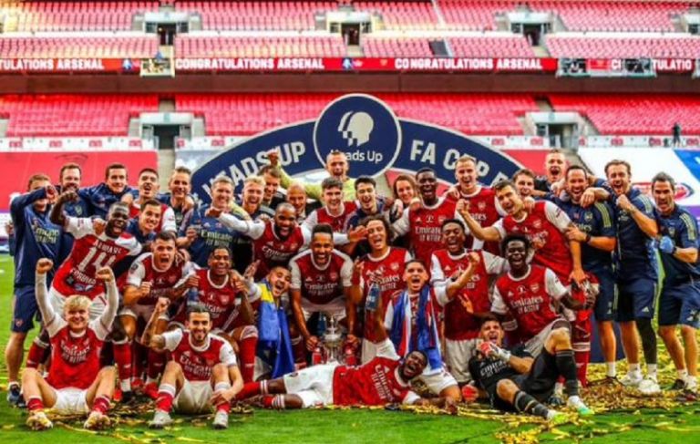 Κύπελλο Αγγλίας : Το γλέντι στα αποδυτήρια της Άρσεναλ για το τρόπαιο