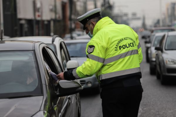 Ανησυχία στη Θεσσαλονίκη : Θετικοί στον κοροναϊό δύο αστυνομικοί – Ερχονταν σε επαφή με τους πολίτες
