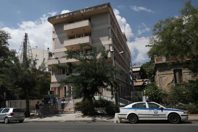 Θετικοί στον κοροναϊό 7 αστυνομικοί που επέστρεψαν από την Τήνο