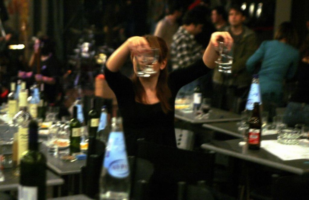 Εντονη ανησυχία στη Μύκονο – Σε επαφή με πολύ κόσμο έρχονταν τα 7 κρούσματα γνωστού μπιτς μπαρ