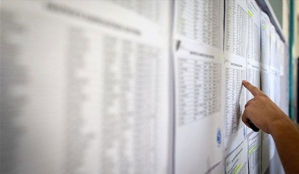 Πανελλαδικές : Βουτιά των βάσεων στις ιατρικές σχολές