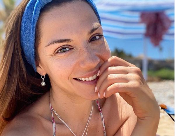 Βάσω Λασκαράκη : Εξυμνεί τις ομορφιές της Κρήτης