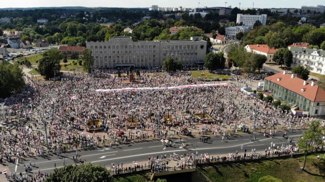 Μακρόν : Η ΕΕ να κινητοποιείται στο πλευρό των διαδηλωτών στη Λευκορωσία
