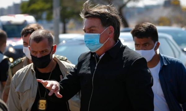 Ηθος… Μπολσονάρο : «Με μπουνιά στα μούτρα» απείλησε δημοσιογράφο