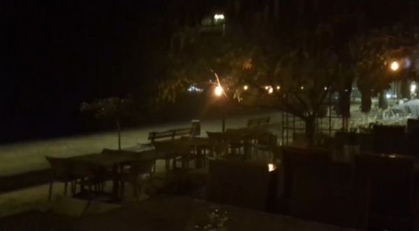 Άνοιξαν οι ουρανοί στη Χαλκιδική – Φωτιές σε σπίτια από κεραυνούς