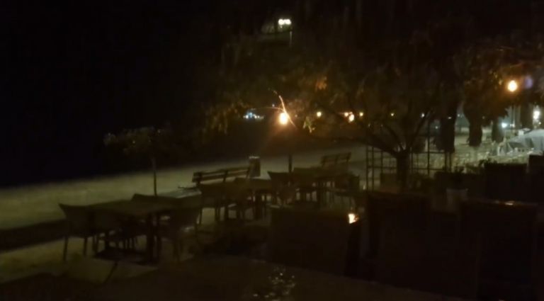 Άνοιξαν οι ουρανοί στη Χαλκιδική – Φωτιές σε σπίτια από κεραυνούς