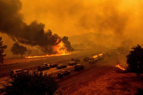 Κόλαση επί γης : «Η κλιματική αλλαγή είναι πραγματικότητα» – «Αν δεν το πιστεύετε, ελάτε στην Καλιφόρνια»