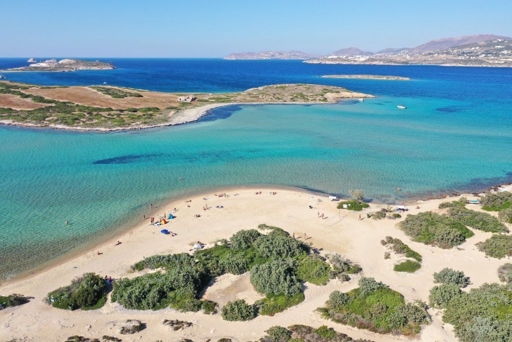 Το MEGA στην Αντίπαρο: Το νησί των αντιθέσεων