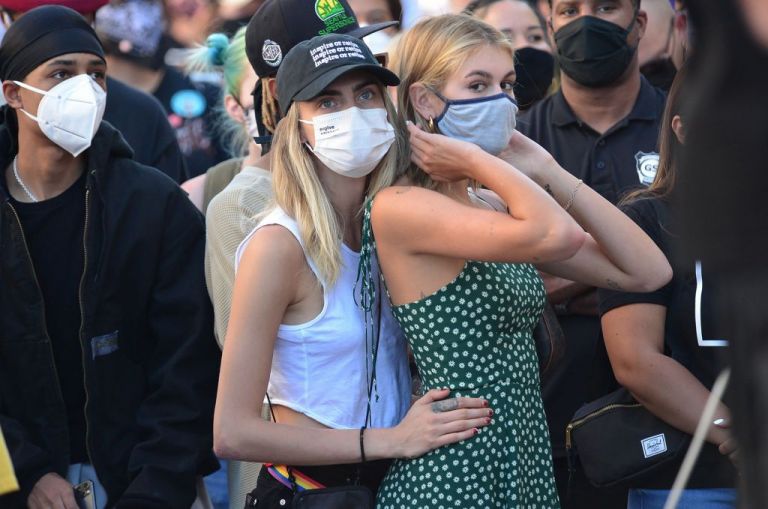 Κάρα Ντελεβίν – Κάια Γκέρμπερ : Τι συμβαίνει ανάμεσα στα δυο μοντέλα τελικά;