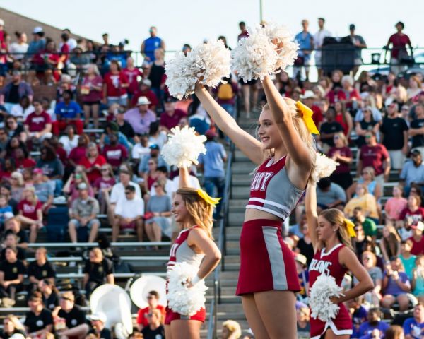 Το cheerleading μπαίνει στα ελληνικά σχολεία, ενώ «βγαίνουν» κοινωνιολογία και καλλιτεχνικά