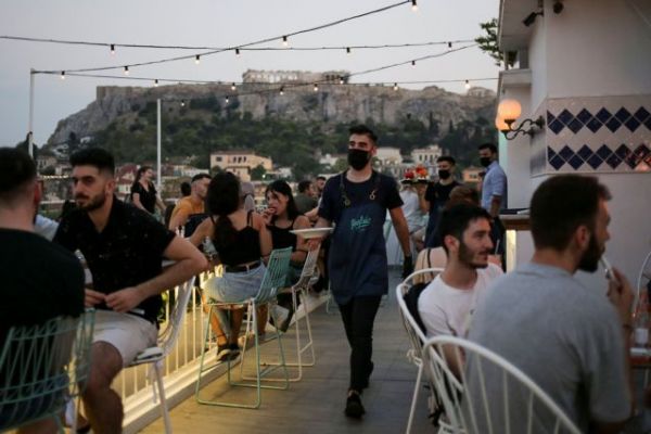 Κοροναϊός: Πόσο κοντά είναι η επιστροφή του SMS και τα τοπικά lockdown; – Τι εκτιμούν οι ειδικοί για τα νέα μέτρα