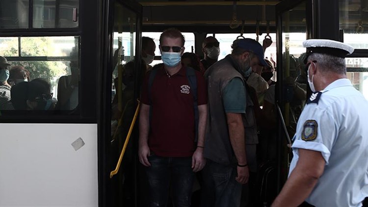 Κοροναϊός : Σαρωτικοί έλεγχοι της ΕΛ.ΑΣ. για τήρηση της καραντίνας – Τι γίνεται με πτήση που έφυγε από Ζάκυνθο