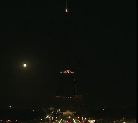 Βηρυτός : Ο πύργος του Άιφελ έσβησε τα φώτα του προς τιμήν των θυμάτων