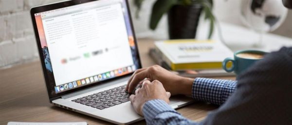 Εξ’ αποστάσεως εργασία : Τι προβλέπει η νέα ΠΝΠ για εργοδότες και εργαζόμενους