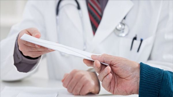 Συνελήφθη γιατρός δημόσιου νοσοκομείου για «φακελάκι»