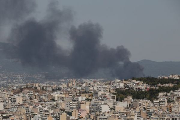 Πυρκαγιά στη Μεταμόρφωση : Βίντεο με την εξάπλωση του καπνού σε όλη την Αττική
