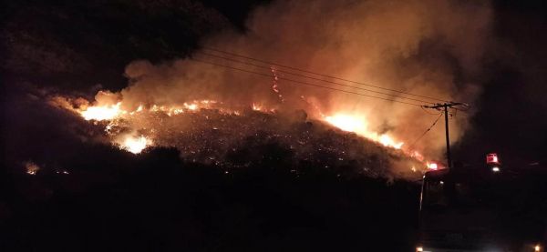 Μεγάλη φωτιά στους Αγίους Πάντες στο Γαλαξίδι