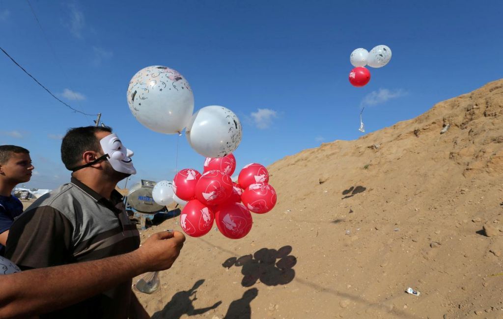 Ισραήλ – Γάζα : Αεροσκάφη, ελικόπτερα και άρματα εναντίον εμπρηστικών μπαλονιών