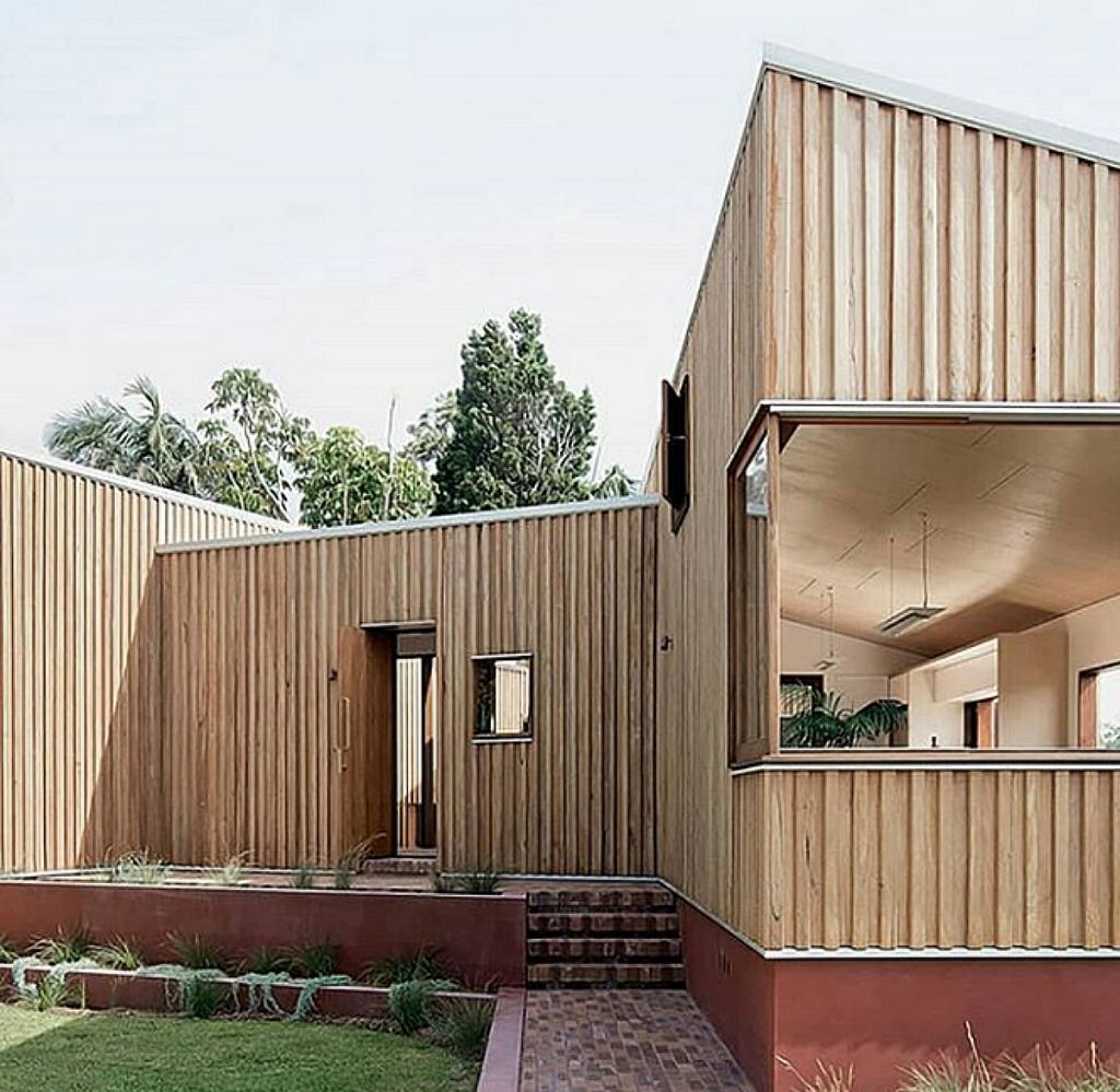 Το στούντιο «TRIAS Architects» δημιουργεί υπερ-σύγχρονο μπανγκαλόου και εντυπωσιάζει