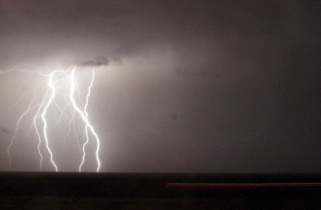 Άστραψε και βρόντηξε: 4.700 κεραυνοί με 42 βαθμούς Κελσίου