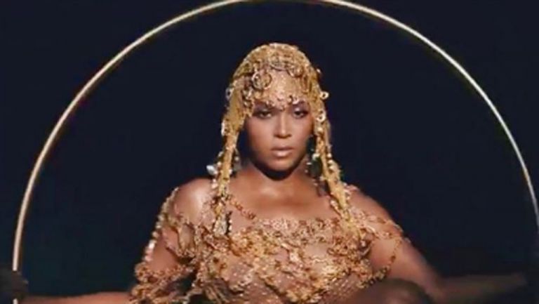 Hanging Hoop Chair : Η Μπιγιονσέ στροβιλίζεται με υψηλό design