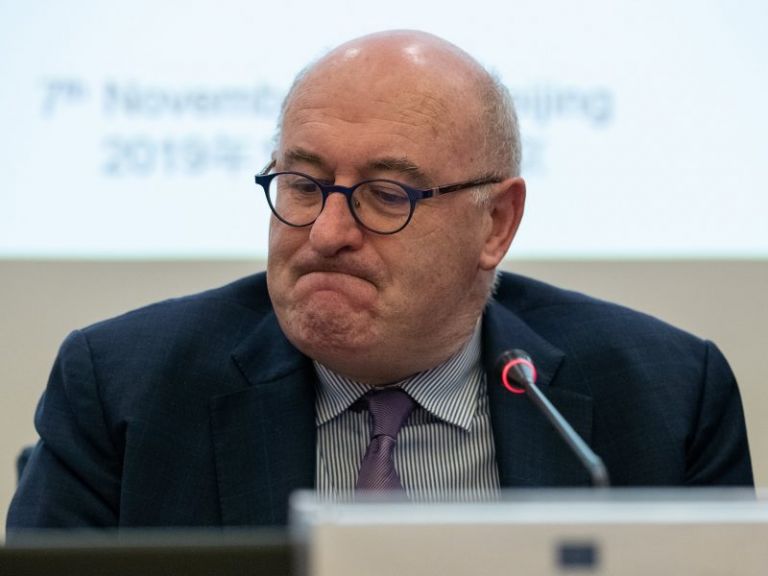 ΕΕ : Ο κοροναϊός έφαγε… τον Επίτροπο Εμπορίου – Ηχηρή παραίτηση