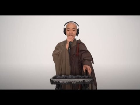 Το απόλυτο χιτ: Βουδιστής μοναχός δημιουργεί μουσική με beatboxing