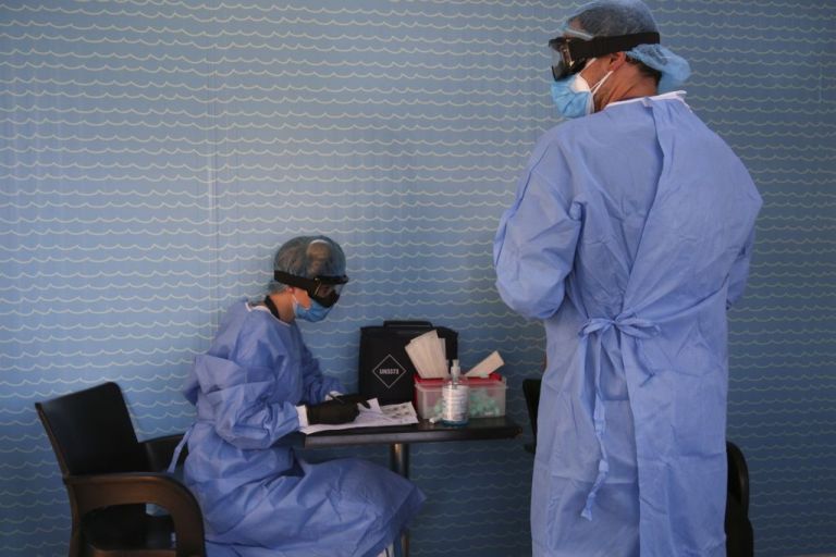 «Καμπανάκι» ειδικών για τα ορφανά κρούσματα – Τρομάζει τους ειδικούς το «κοκτέιλ» κοροναϊού – γρίπης