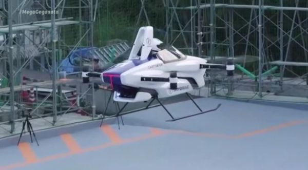 «Ιπτάμενα αυτοκίνητα» και σέρφινγκ