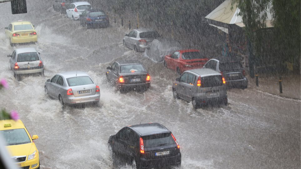 Θεσσαλονίκη: Πλημμύρες και απεγκλωβισμοί στον Λαγκαδά