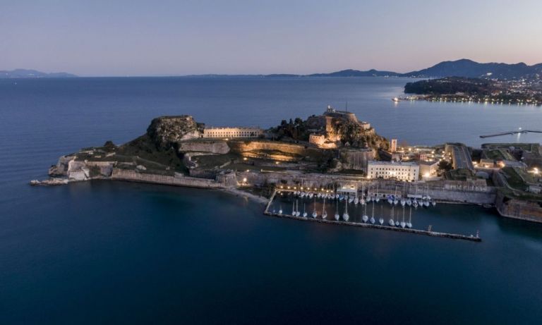 Κοροναϊός: Επτά Ιταλοί ήρθαν στην Κέρκυρα και κόλλησαν κοροναϊό – «Φορούσαμε μάσκα και μας κοιτούσαν σαν Αρειανούς»