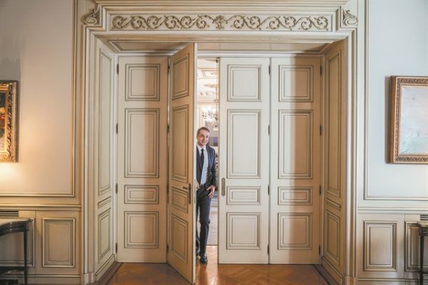 Κωδικός «Αναδιοργάνωση» σε Μαξίμου και Υπουργικό