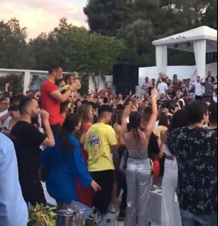 Κοροναϊός: Ξέφρενα πάρτι χωρίς τέλος σε όλη τη χώρα – Σαρωτικοί έλεγχοι και στο βάθος νέα μέτρα