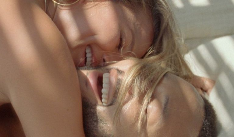 Κρίσι Τέιγκεν – Τζον Λέτζεντ : Ο «πελαργός» τους επισκέφτηκε ξανά