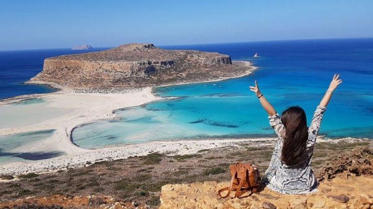 Το δύσκολο καλοκαίρι της Κρήτης: Τα κρούσματα και ο τουρισμός