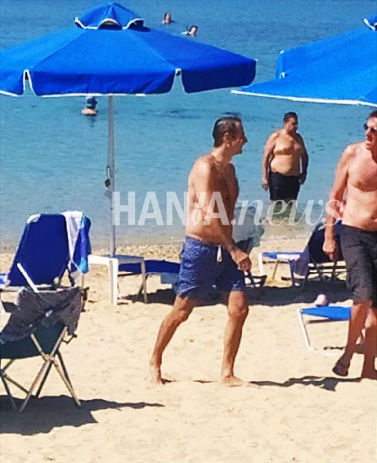 Στα Χανιά ο Μητσοτάκης: Για μπάνιο στο Μαράθι Ακρωτηρίου