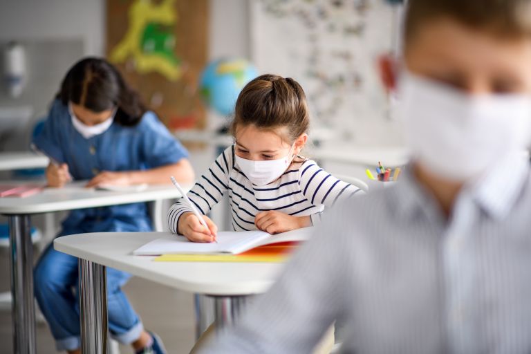 Κοροναϊός: Τι θα ισχύσει με τις μάσκες στα σχολεία – Πόσες θα δοθούν ανά μαθητή, τι τύπου θα είναι