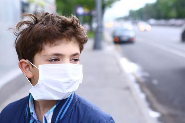 «Μάσκες παντού για την ανάσχεση της πανδημίας» – Το μήνυμα της κυβέρνησης και οι φόβοι των ειδικών