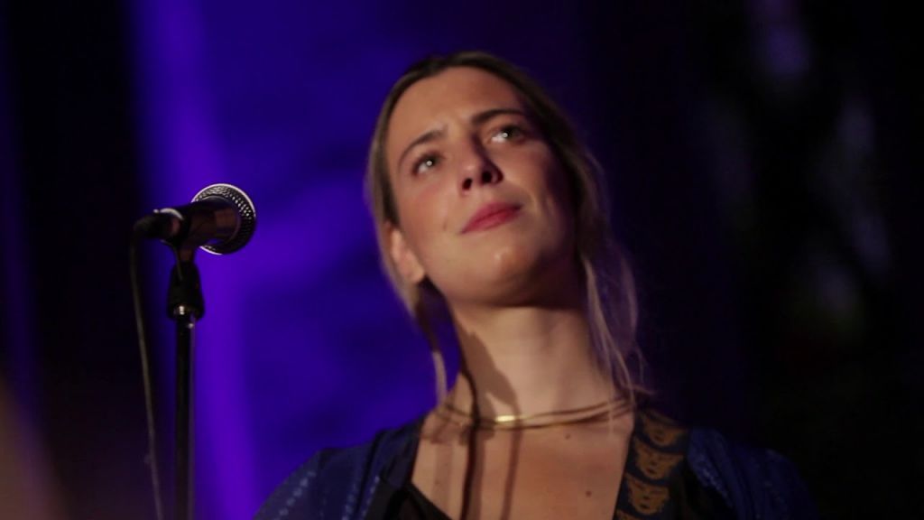 Ξέρατε ότι η κόρη νέου υπουργού της κυβέρνησης είναι εξαιρετική τραγουδίστρια;