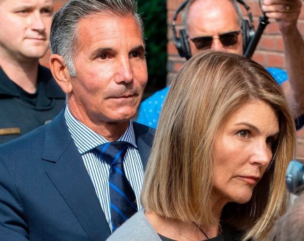 Λόρι Λάφλιν: Ποινή φυλάκισης στον σύζυγό της για την απάτη των πανεπιστημίων