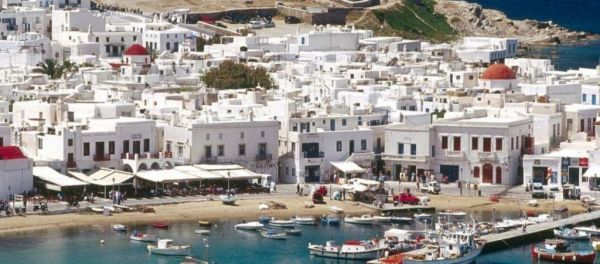 Κύπρος: 17 κρούσματα κοροναϊού σε πτήση από Μύκονο