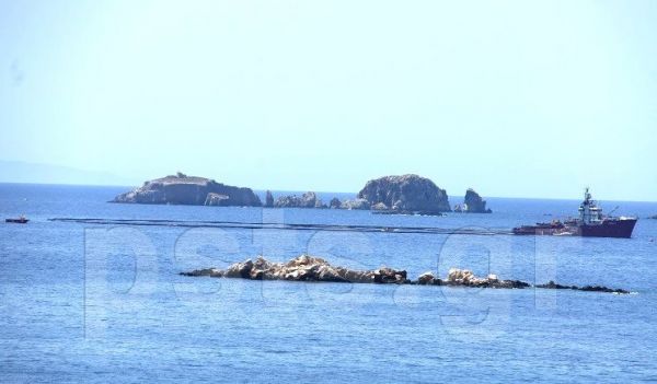 Απαντλούν τα καύσιμα του ναυαγισμένου Σαμίνα – Διαβεβαιώσεις για την ανέλκυσή του