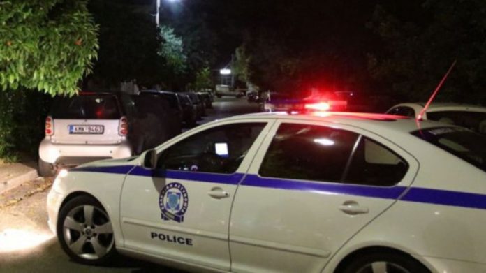 Κρήτη- Κοροναϊός: Γυναίκα πήγε να «σκάσει» τα λάστιχα περιπολικού, μετά από έλεγχο σε ρεμπετάδικο