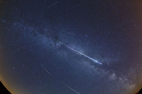 Περσείδες: Απόψε κορυφώνεται η θεαματική βροχή από «πεφταστέρια»