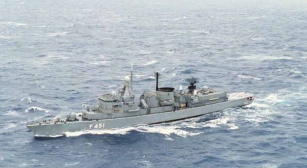 Φρεγάτα «Λήμνος» : Ο θυρεός, ο Αρίων και το δελφίνι