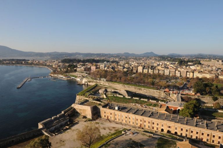 Κέρκυρα : Εορτασμός του Δεκαπενταύγουστου με τις κορδέλες της Παναγίας και τα γιορτινά πρόσφορα