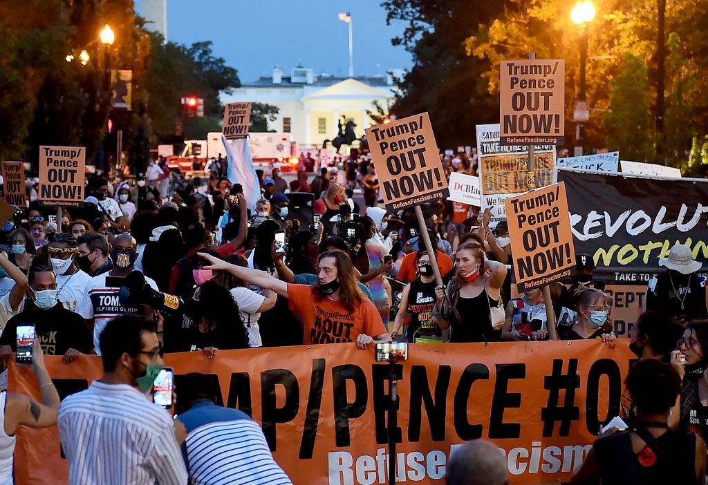 Τραμπ δίχως όρια : «Αλήτες» οι διαδηλωτές κατά του ρατσισμού έξω από τον Λευκό Οίκο