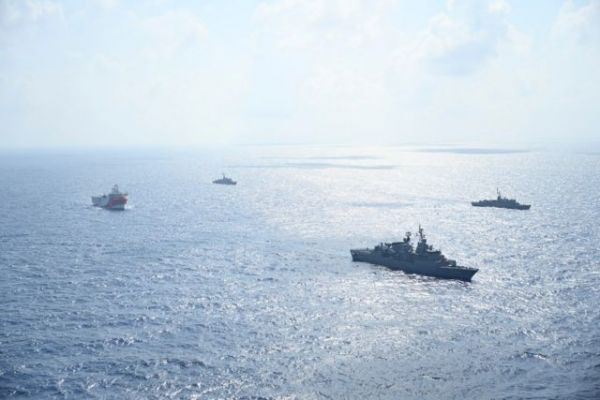 Προκαλεί ο τουρκικός τύπος: Πειρατές Μητσοτάκης και Μακρόν – Η Ελλάδα θα χάσει τα νησιά και τη Θράκη