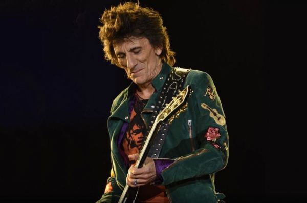 Κριτικοί Τέχνης στάζουν «δηλητήριο» για τον Ρόνι Γουντ των Rolling Stones